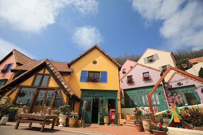 Special Private Tour Nami Island, Rail Bike, Petite France - Chuncheon chicken barbecue at 호원가든