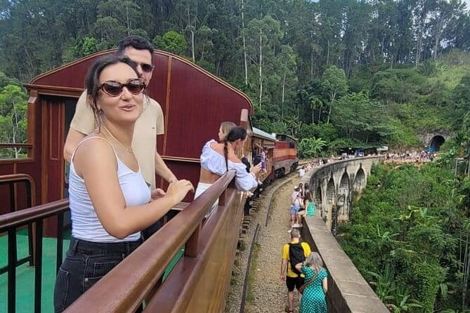 Special Tourists Train Ride in Ella - Calypso Train - Morning route from Badulla to Demodara