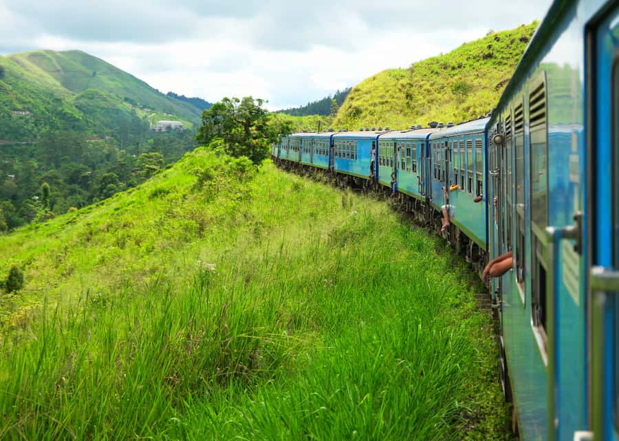 Sri Lanka Private 2-day Tour:Train Trip, Kandy, Nuwara Eliya - Evening drums, fire walking, and Kandyan performance
