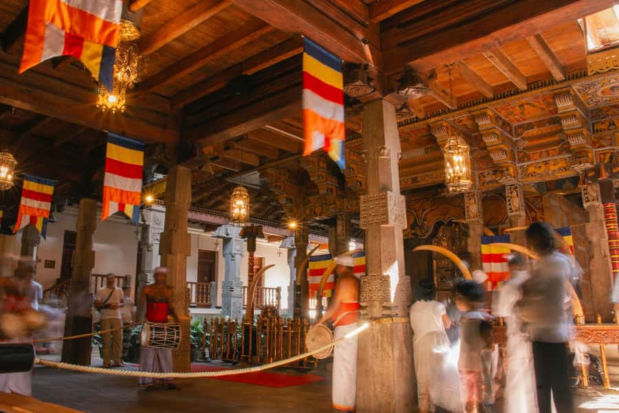 Sri Lanka Private 2-day Tour:Train Trip, Kandy, Nuwara Eliya - The long return to Colombo
