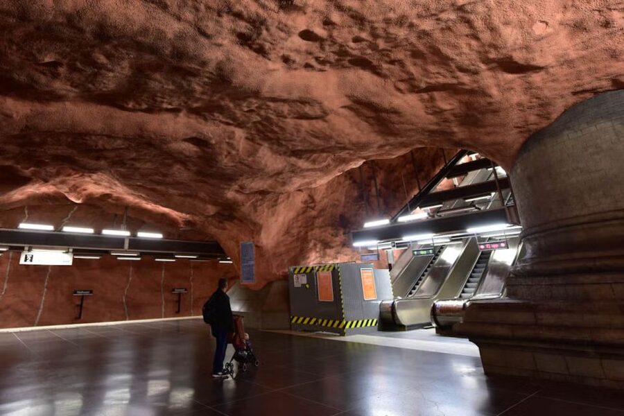 Stockholm Metro Tour - Rådhuset and the Viking grotto effect