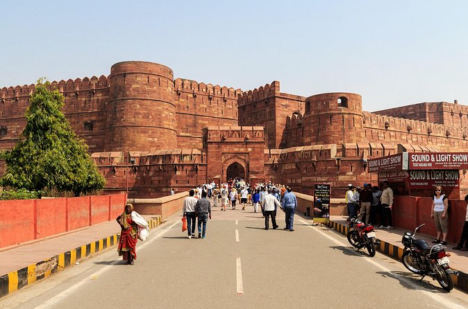 Taj Mahal and Agra Tour by Superfast Gatimaan Train From Delhi - What the guide adds to the day