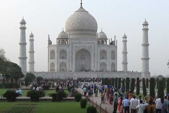 Taj Mahal by Superfast Train Gatimaan Express - Who should book this private train trip