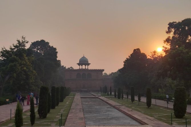 Taj Mahal Day Tour From Delhi by Superfast Train - Two hours inside Agra Fort