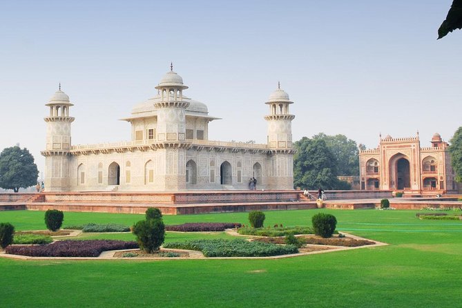 Taj Mahal Private Tour by Gatimaan Express Train - Agra Fort adds the missing context