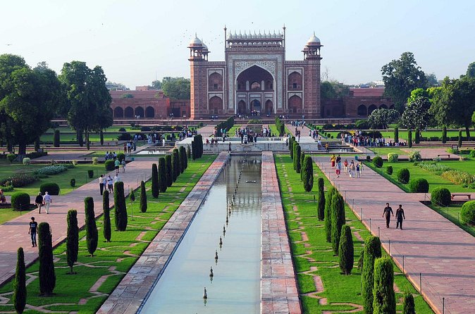 Taj Mahal Private Tour by Gatimaan Express Train - The return train and what is included