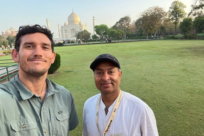 Taj Mahal same day luxurious Tour by Superfast Train from Delhi - Craft stops and shopping: useful, but know your priorities