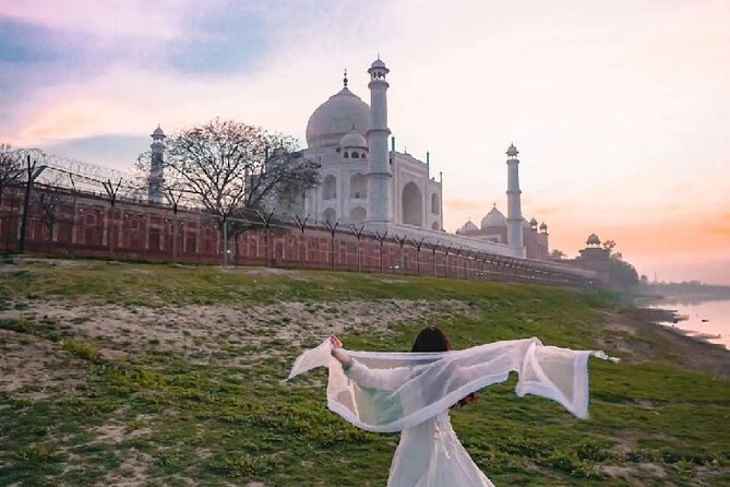 Taj Mahal Tour By Express Train from Delhi - Agra Fort adds the political story