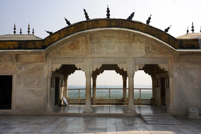 Taj Mahal Tour from Delhi by Superfast Train- Ultimate Experience - A five-star buffet lunch, with one extra cost to watch