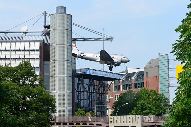 Take the U Train: An Audio Story of Berlin's Oldest Elevated Railway Line - Crossing Oberbaumbrücke over the Spree