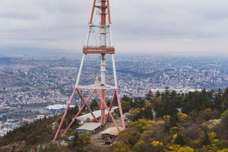 Tbilisi: Old Town Sights & Funicular Ride to Mtatsminda Park - Starting in the Old Town: Rike Park and the Mtkvari