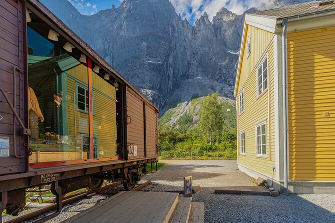 The Golden Train on Rauma Railway in Romsdalen - Seating and the best chance at good views