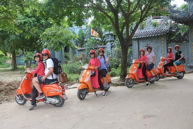 The insider's Hanoi + Train Street 4,5 Hours Female Ao Dai Riders - Meeting Linh and choosing a female-led ride