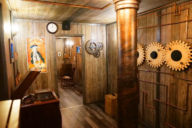 The Train Heist Adventure Escape Room - Technology, props, and the room itself