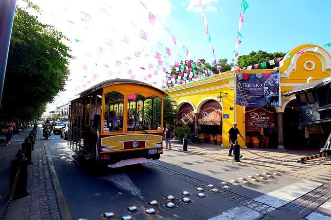 TLAQUEPAQUENSE DAY, Tram + Workshops + Gastronomy - Clay work adds a second creative layer