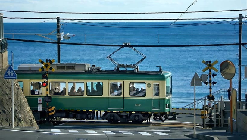 Tokyo: Kamakura & Enoshima Day Tour with Pickup & Train Ride - Riding the Enoden beside the Shonan coast