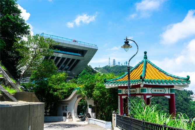 Top-Rated Hong Kong Tour: Peak Tram, Dim Sum & Cultural Sights - Tai Kwun and Hong Kong’s old streets