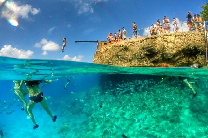 Tourist white train - Tour around the island - Why this train tour works as a first look at San Andrés