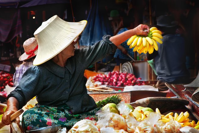 Train & Floating Market Food Adventure + Scenic train ride - Guides who shape the day