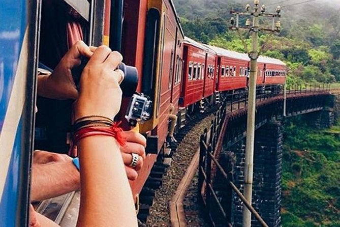 Train from Kandy to Colombo - The train ride and what you will see