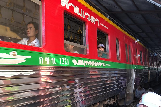 Train Market and Floating Market half day tour - A realistic half-day timetable