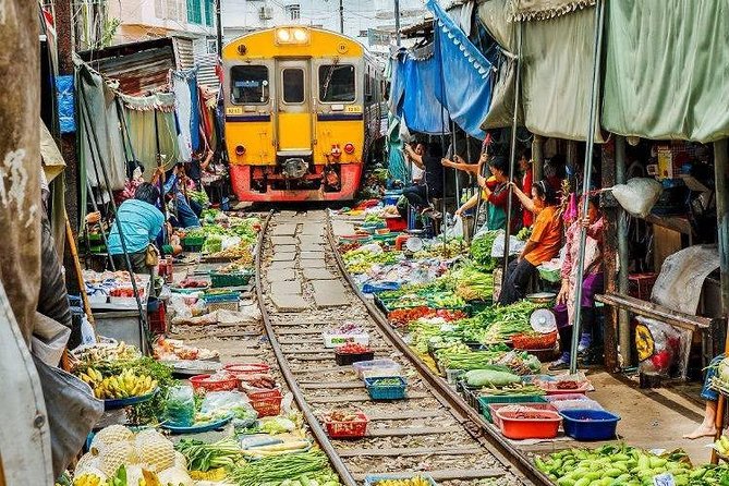 Train Market and Floating Market half day tour - What to buy and how to handle the markets