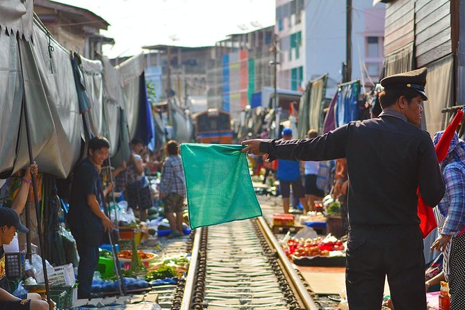 Unique Bangkok Markets: Train Market & Floating Market Adventure - Who should book this market combination?