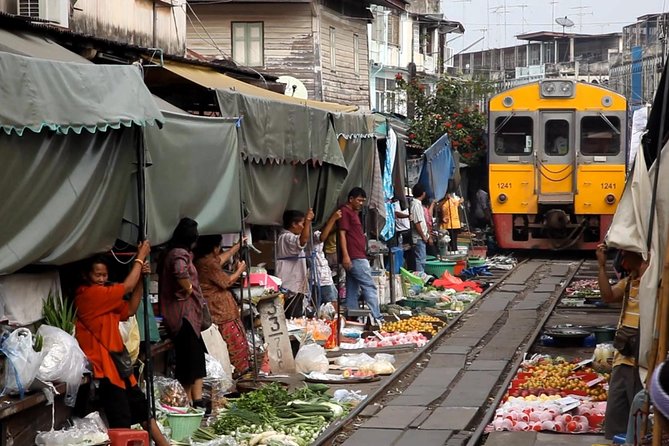 Unique Bangkok Markets: Train Market & Floating Market Adventure - A longtail boat through Damnoen Saduak