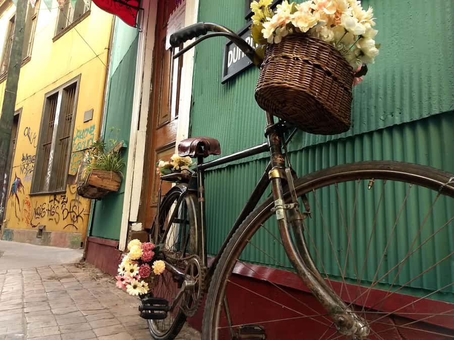 Valparaiso: Street Art, Funiculars and Port City Tour - Starting at Muelle Prat and the working port