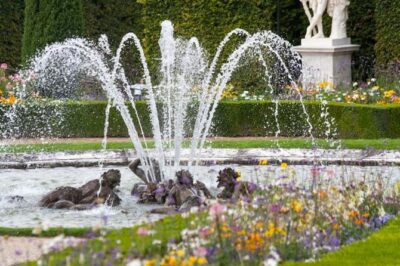 Versailles Château and Gardens Walking Tour from Paris by Train