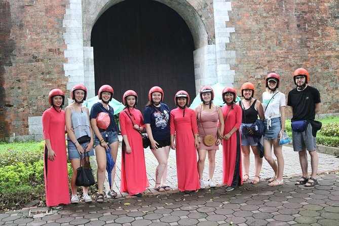 Vespa City Tour &Train Street Female With Ao Dai Riders 4,5 Hours - West Lake, Vong Thi Market, and Tran Quoc Pagoda