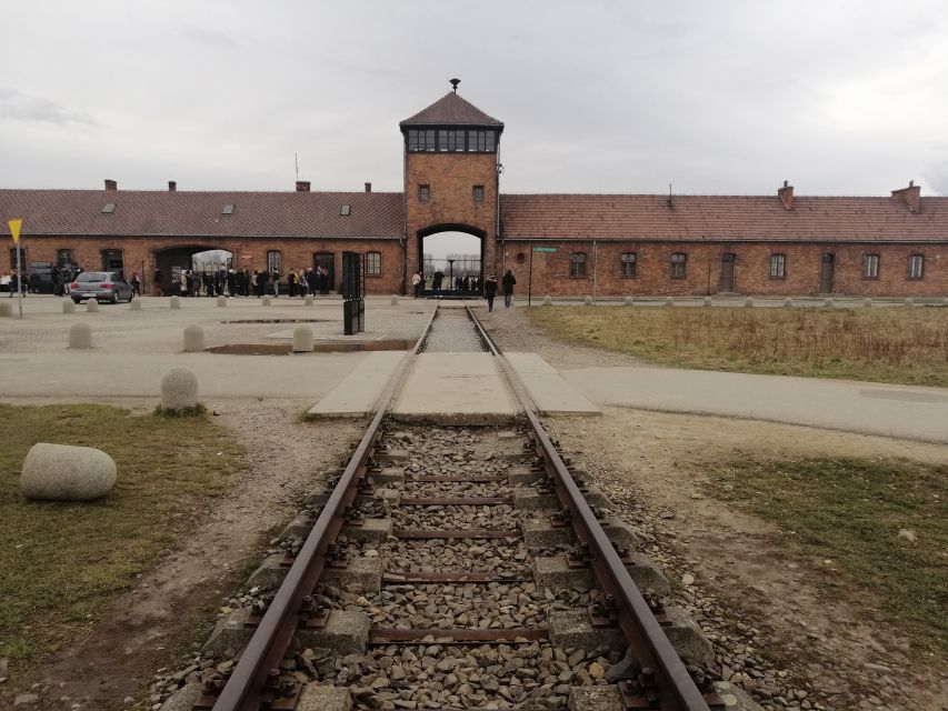 Warsaw: Tour to Krakow and Auschwitz by Train with Pickup - FAQ
