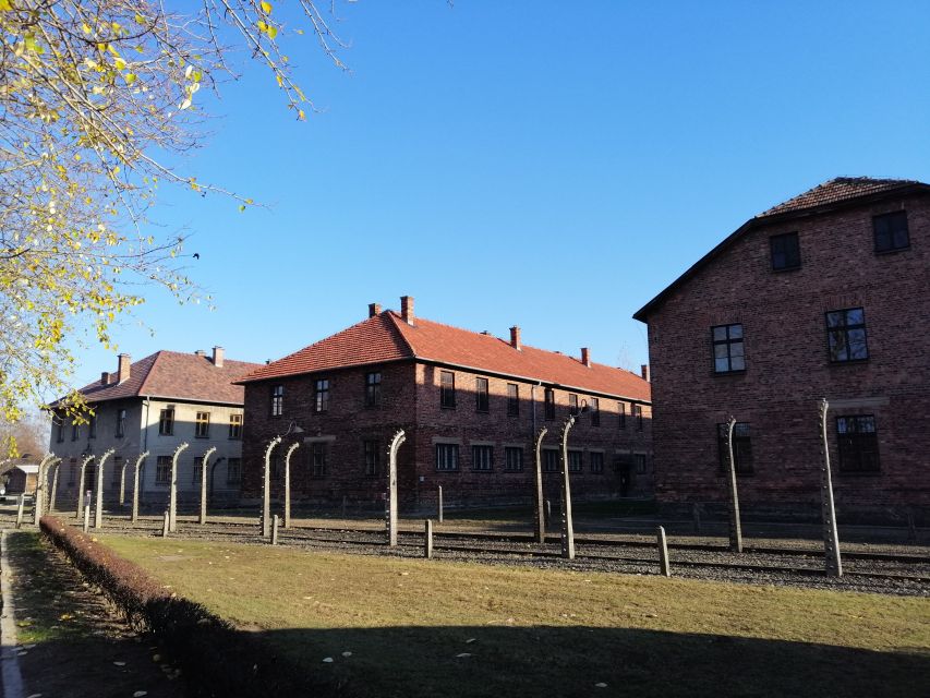 Warsaw: Tour to Krakow and Auschwitz by Train with Pickup - Finding your way from Krakow to Auschwitz