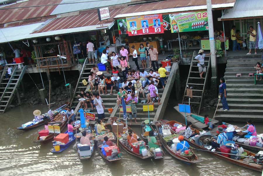 Weekend Amphawa Floating Market & Train Market Private Tour - A small group makes the long afternoon easier