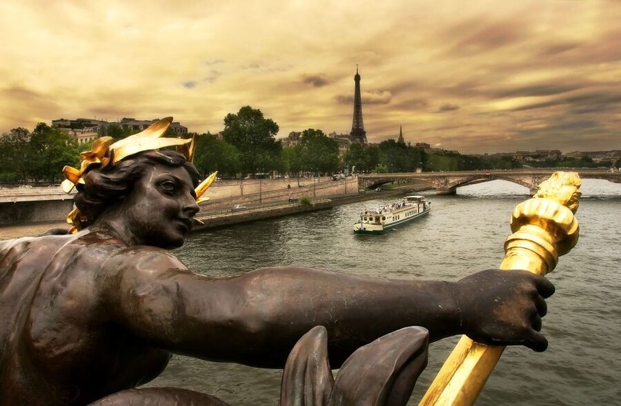 Welcome to Paris Day Trip from London via Train - The high-speed train from London to Paris