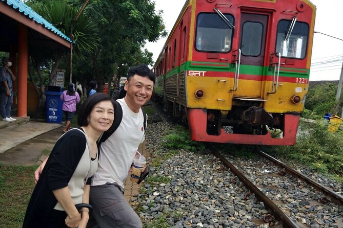 Wheelchair & Luxury Tour to Floating & Railway Markets - Cruising Damnoen Saduak by motorboat