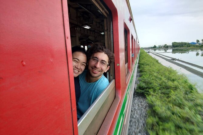 Wheelchair & Luxury Tour to Floating & Railway Markets - Private transport makes the distance manageable