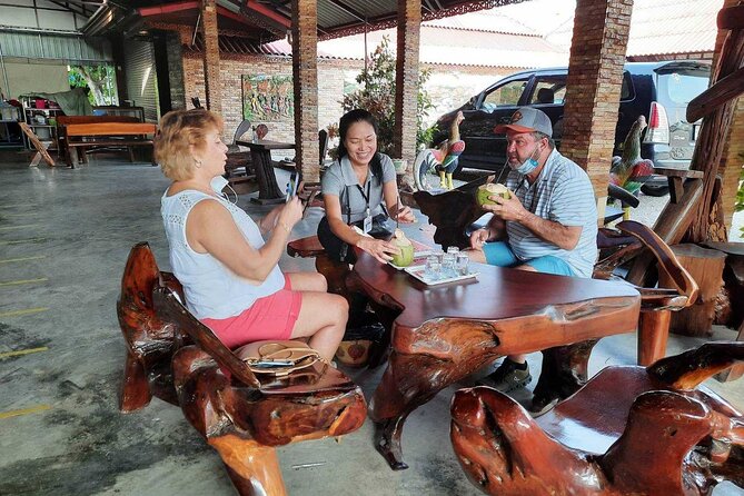 Wheelchair & Luxury Tour to Floating & Railway Markets - The guide can shape the quality of the day