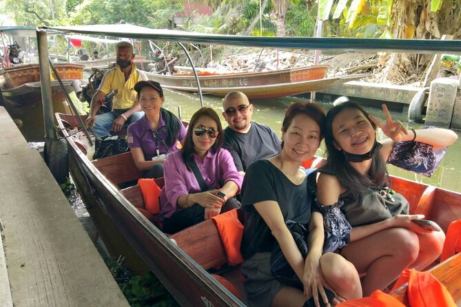 Wheelchair & Luxury Tour to Floating & Railway Markets - A local train ride, not just a photo stop