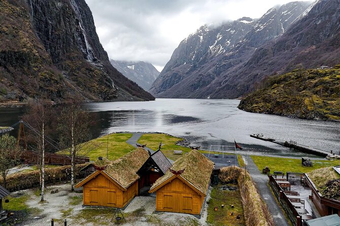 Winter Tour Viking Village, Nærøyfjord Cruise and Flåm Railway - Flåm: a short pause before the railway
