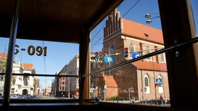 Wroclaw: Private Tour by smal Historic Tram (1,5h, 16 seats) - Who should choose this Wroclaw ride