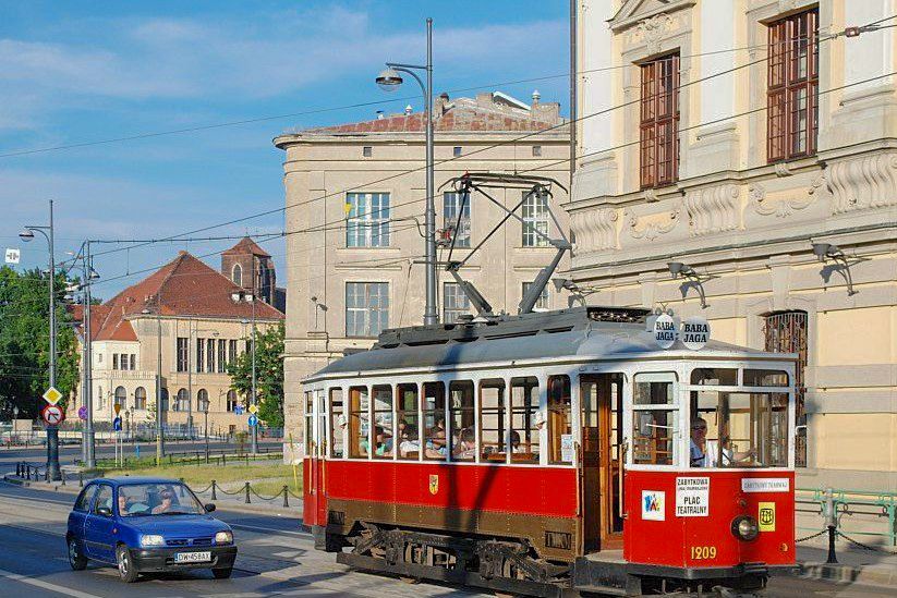 Wroclaw: Private Tour by smal Historic Tram (1,5h, 16 seats) - Ostrów Tumski and the Cathedral Island route