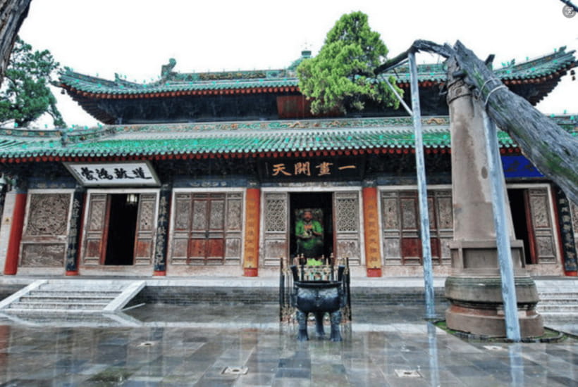 Xi'an: Maiji Grottoes & Fuxi Temple Day Trip by Bullet Train - Walking through the cliffside Buddhist art