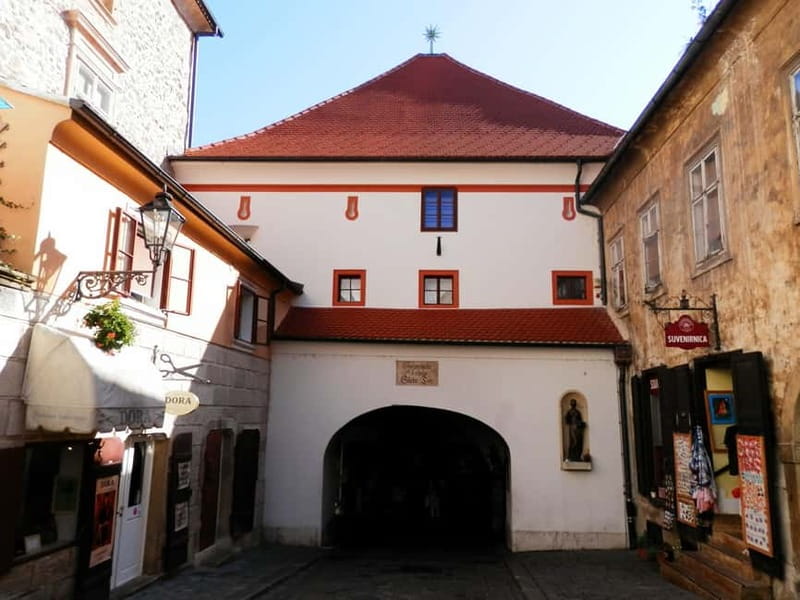 Zagreb: Group walking tour of Zagreb (funicular included) - Stone Gate, the pharmacy, and Gradec’s center