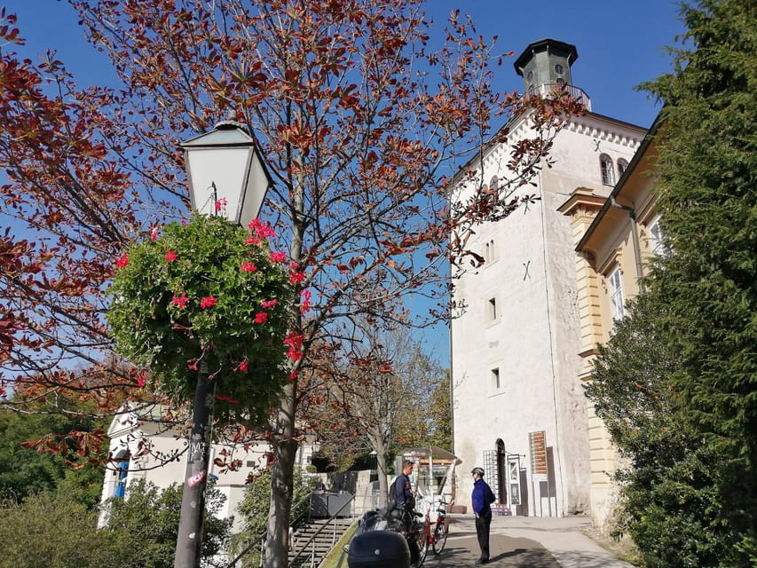 Zagreb: Group walking tour of Zagreb (funicular included) - Lotrščak Tower and Zagreb’s loudest daily appointment