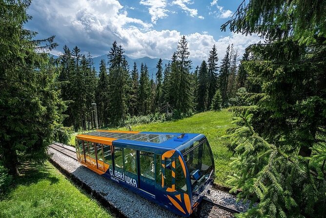 Zakopane Day Tour from Krakow with Tasting and Funicular ride - Pickup in Krakow and the two-hour road south