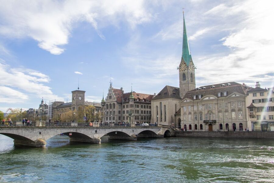 Zurich: 2-hour Best Intro Walking Tour with a Local - What to bring and how to prepare
