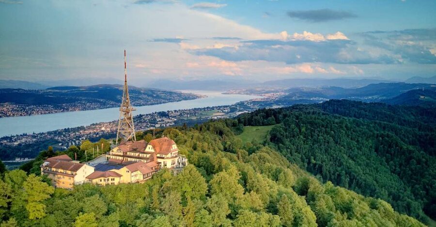 Zurich: Audio Guided City Tour and Train to “Top of Zurich” - The short photo stop